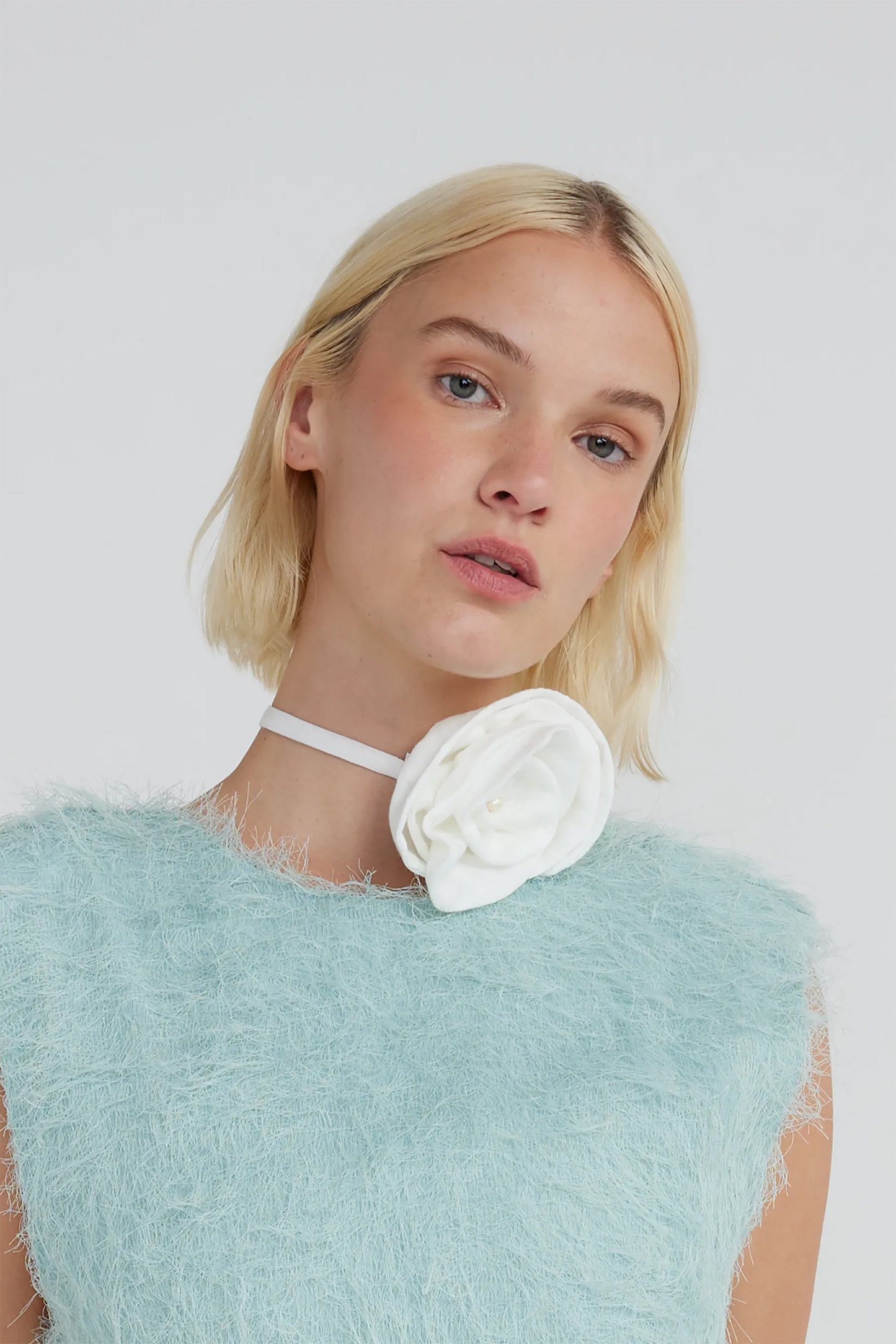 Par Moi rose collar white pearl rosette accessory 